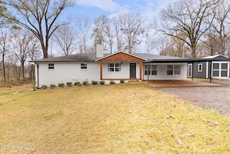 25 Robertson Rd S, Hernando, MS 38632