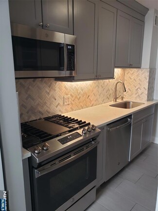 2160 Center Ave Unit 3G, Fort Lee, NJ 07024