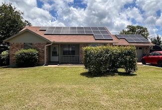 1105 Snowberry St, Cleburne, TX 76031