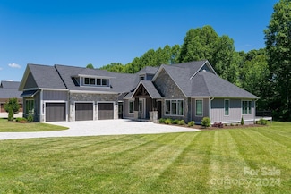 582 Skytop Farm Ln, Hendersonville, NC 28791