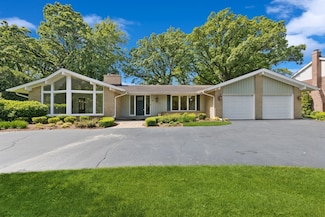 36 Mockingbird Ln, Oak Brook, IL 60523