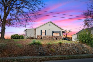 114 Irvine St, Paris, TN 38242