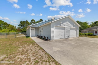 139 Charlton Rd, Hubert, NC 28539