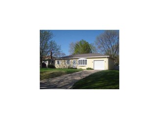 302 7th Ave, Hiawatha, IA 52233
