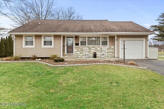 5 Bossi Ln, Schenectady, NY 12303