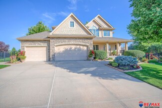 8108 Reed Cir, Papillion, NE 68046