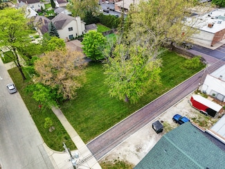 260 N Linden Ave, Westmont, IL 60559