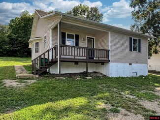 504 Walnut St, Flippin, AR 72634