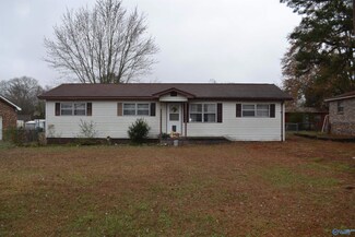 734 Pickens St SW, Hartselle, AL 35640