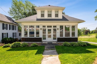 239 S Somerset St, Stoystown, PA 15563