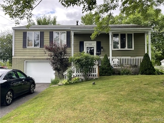 102 Cedarwood Blvd, Baldwinsville, NY 13027
