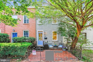 336 6th St SE, Washington, DC 20003