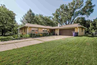 1828 Vaughn Dr, Manhattan, KS 66502