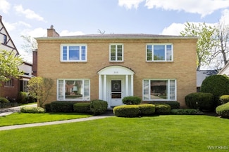 205 Deerhurst Park Blvd, Buffalo, NY 14217