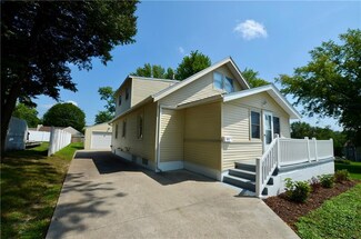 605 12th St, West Des Moines, IA 50265
