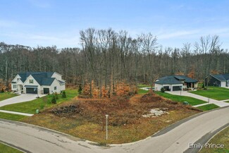 5230 Eagle Pass Dr, Hudsonville, MI 49426
