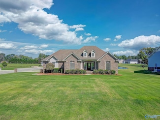 17 Lakeview Cir, Hartselle, AL 35640