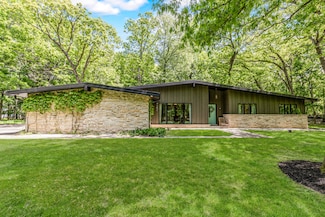 1418 Mill Rd, Delafield, WI 53018
