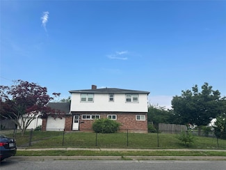 63 Grape Ln, Hicksville, NY 11801
