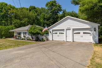737 Commercial St, Rockport, ME 04856