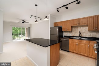 12945 Centre Park Cir Unit 203, Herndon, VA 20171