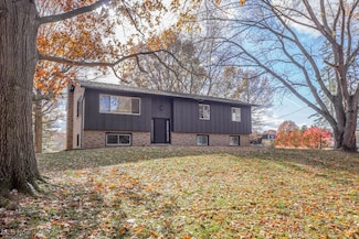 2100 Steffy Rd, Mogadore, OH 44260