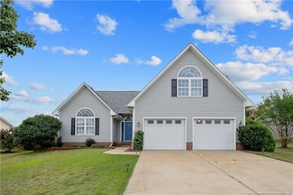 5617 Shady Pine Ct, Hope Mills, NC 28348