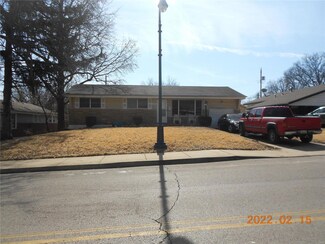 2340 Berwyn Dr, Saint Louis, MO 63136