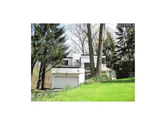 555 Royal Ave, Akron, OH 44303