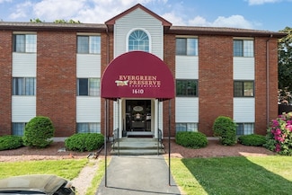 1610 Skyline Dr Unit 11, Lowell, MA 01854
