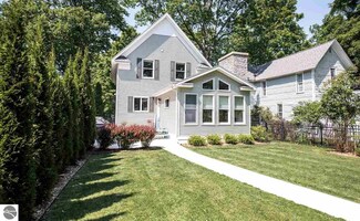 1018 Washington St, Traverse City, MI 49686