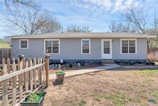 119 Martinez Ln, Mc Queeney, TX 78123