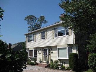 5 Bennets Neck Dr, Pocasset, MA 02559