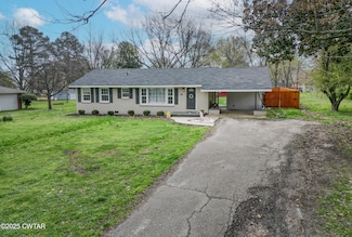 814 E Church St, Alamo, TN 38001