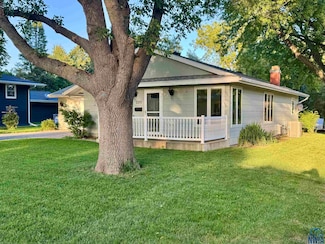 220 6th St, Merrill, IA 51038