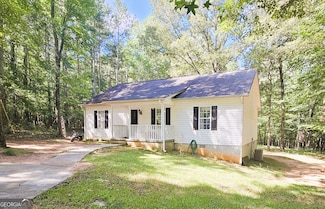 8216 Lakeview Dr SW, Covington, GA 30014