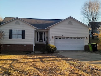 596 Colleen Dr, Thomasville, NC 27360