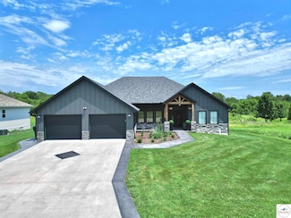 3540 Ashland Ln, Sedalia, MO 65301