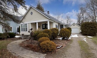 213 E Garfield Ave, Charlevoix, MI 49720