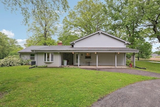 954 N Dousman Rd, Oconomowoc, WI 53066