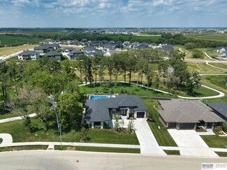 19014 Devonshire Dr, Gretna, NE 68028