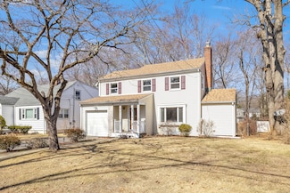 390 Dexter Dr, Bridgeport, CT 06606