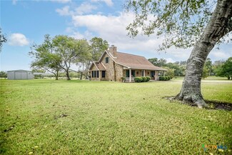 679 Royal Rd, Port Lavaca, TX 77979