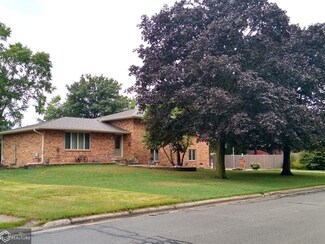 1812 10th Ave, Grinnell, IA 50112