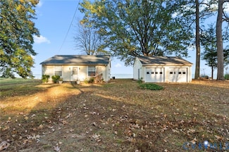 63 Bayview Ln, Hague, VA 22469