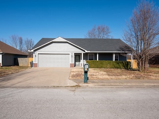 2707 W Easy St, Rogers, AR 72756