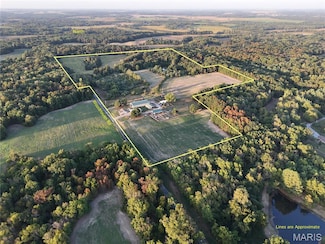 5238 Woodhaven Rd, Pinckneyville, IL 62274