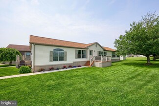 22 Sarah Ave, New Holland, PA 17557