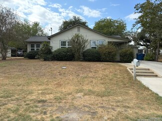 1505 2nd St, Floresville, TX 78114