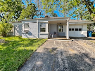 785 Saint Andrews Dr, Crete, IL 60417